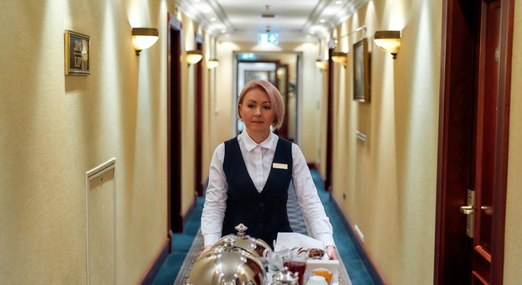 How much should you tip room service